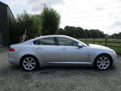Jaguar XF  3.0d V6 Luxury Saloon 4dr Diesel Auto Euro 5 (240 