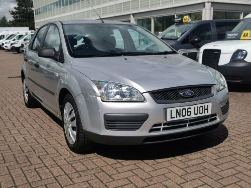Ford Focus  1.6 LX Hatchback 5dr Petrol Manual (161 g/km, 99 b