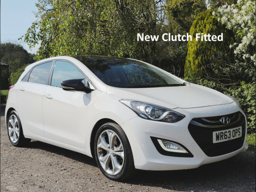 Hyundai i30  1.6 CRDI SE PANORAMA EDITION 5-Door Diesel Hatchback 35 Tax 