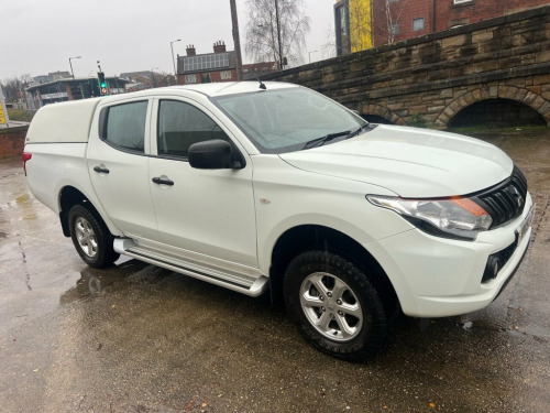 Mitsubishi L200  2.4 DI-D DC 4Life Pickup Double Cab 4dr Diesel Man 