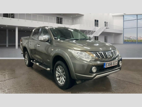 Mitsubishi L200  2.4 DI-D DC Titan Pickup Double Cab 4dr Diesel Man 