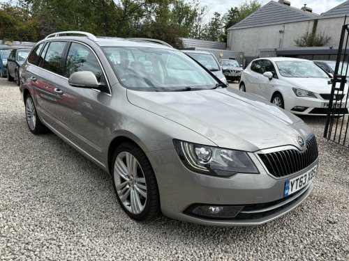 Skoda Superb  2.0 TDI Elegance Estate 5dr Diesel Manual Euro 5 (