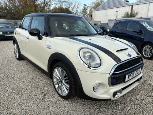 MINI Hatch  2.0 Cooper SD Hatchback 5dr Diesel Auto 6Spd Euro 