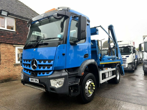 Mercedes-Benz Arocs  1832 Skip Loader