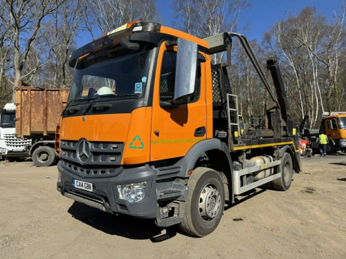 Mercedes-Benz Arocs  1832 Skip Loader