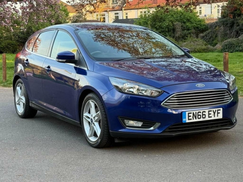 Ford Focus  1.0T EcoBoost Titanium Hatchback 5dr Petrol Manual