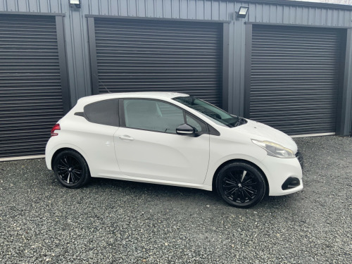 Peugeot 208  1.2 PureTech Black Edition Hatchback 3dr Petrol Manual Euro 6 (82 ps) 