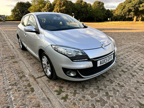 Renault Megane  1.6 16V Dynamique TomTom Euro 5 5dr