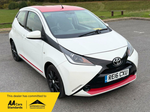 Toyota AYGO  1.0 VVT-i x-play Hatchback 5dr Petrol Manual Euro 5 Euro 5 (68 ps)