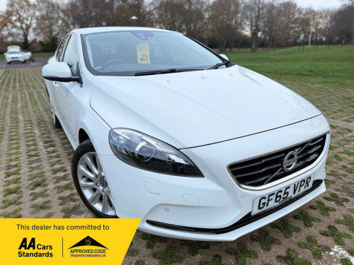Volvo V40  1.5 T3 SE Lux Nav Hatchback 5dr Petrol Auto Euro 6 (s/s) (152 ps) 