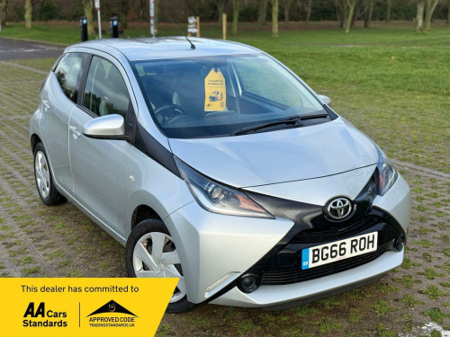 Toyota AYGO  1.0 VVT-i x-play Hatchback 5dr Petrol Manual Euro 6 (68 ps) 