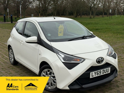 Toyota AYGO  1.0 VVT-i x-play Hatchback 5dr Petrol x-shift Euro 6 (71 ps) 