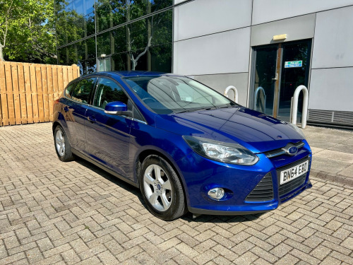 Ford Focus  1.6 Zetec Navigator Hatchback 5dr Petrol Manual Euro 5 (105 ps)