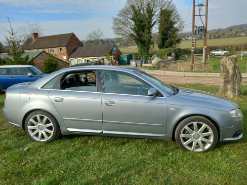 Audi A4 T S LINE 4-Door