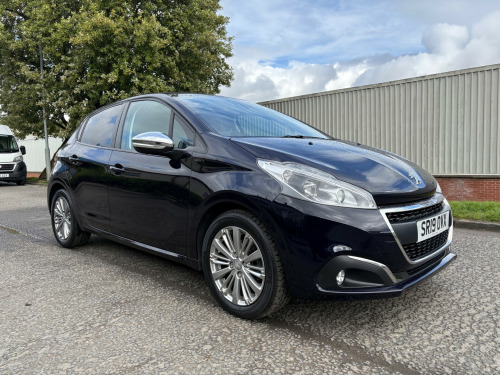 Peugeot 208  1.2 PureTech Signature Hatchback 5dr Petrol Manual Euro 6 (s/s) (82 ps)
