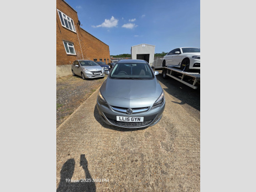 Vauxhall Astra  1.6i 16V Design 5dr Auto