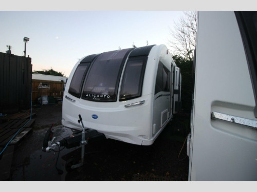 Peugeot ALICANTO GRANDE SINTRA  Delux L Shaped Kitchen 