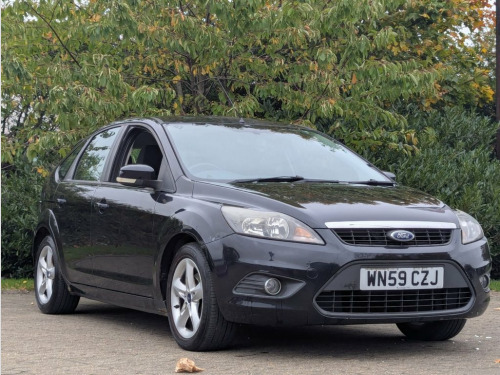 Ford Focus  1.6 Zetec Hatchback 5dr Petrol Manual (161 g/km, 9