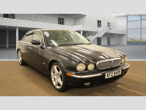 Jaguar XJ  EXECUTIVE V6 LWB 4-Door