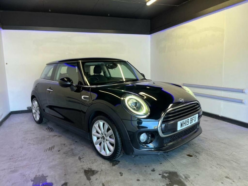 MINI Hatch  1.5 Cooper Classic Hatchback 3dr Petrol Manual Eur