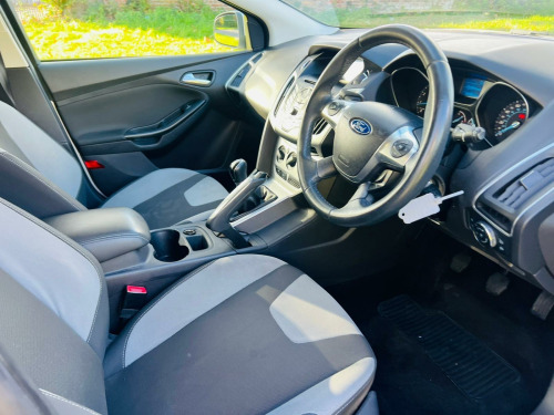 Ford Focus  1.6 Zetec Euro 5 5dr