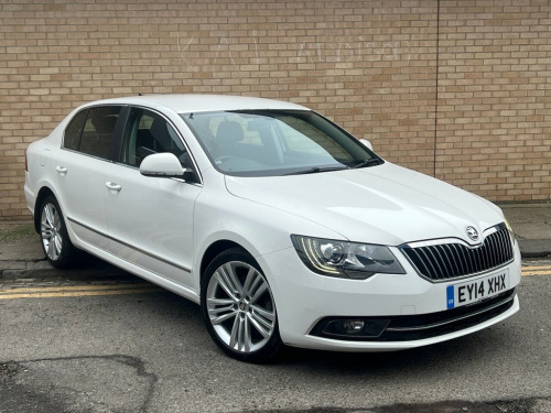 Skoda Superb  2.0 TDI Elegance Hatchback 5dr Diesel DSG 4WD Euro 