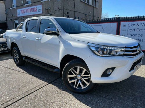 Toyota Hi-Lux  2.4 D-4D Invincible 4WD Euro 6 (s/s) 4dr (TSS, 3.5t)