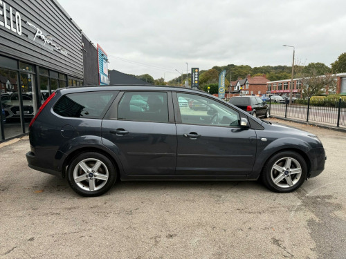 Ford Focus  1.6 Titanium 5dr