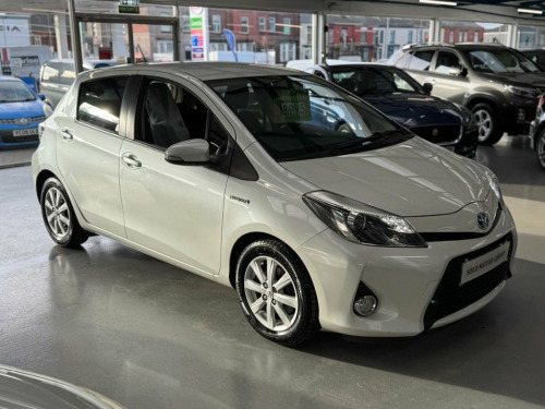 Toyota Yaris  1.5 VVT-h Icon Plus Hatchback 5dr Petrol Hybrid CV 