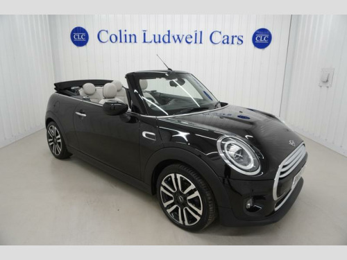 Volvo XC90  2.0 D5 PowerPulse R-Design SUV 5dr Diesel Auto 4WD Euro 6 (s/s) (235 ps) | 