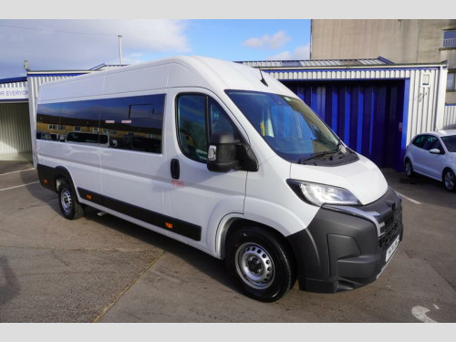 Peugeot Boxer  2.2 BlueHDi 435 Professional Diesel Manual L4 H2 Euro 6 (s/s) (140 ps) | Mi