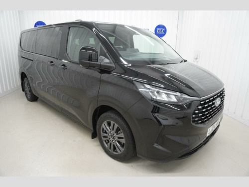 Ford Tourneo Custom  2.0 320 EcoBlue Titanium Luxe Minibus Double Cab 5dr Diesel Auto | 1 Owner  