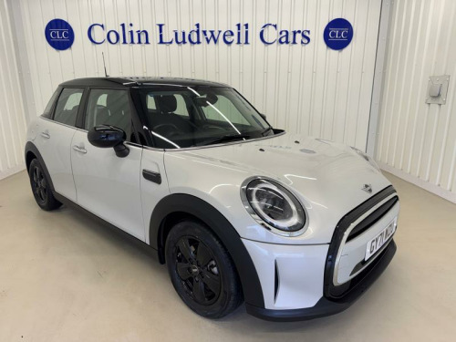 MINI Hatch  1.5 Cooper Classic Hatchback 5dr Petrol Manual| VAT Qualifying | Full Servi 
