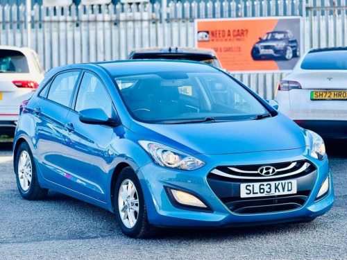 Hyundai i30  1.6 CRDi Active Hatchback 5dr Diesel Auto Euro 5 ( 