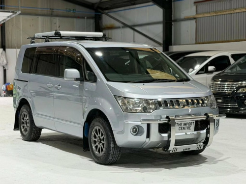 Mitsubishi Delica  2.4 G PREMIUM EDITION PETROL 4WD AUTO 8 SEATS ULEZ 