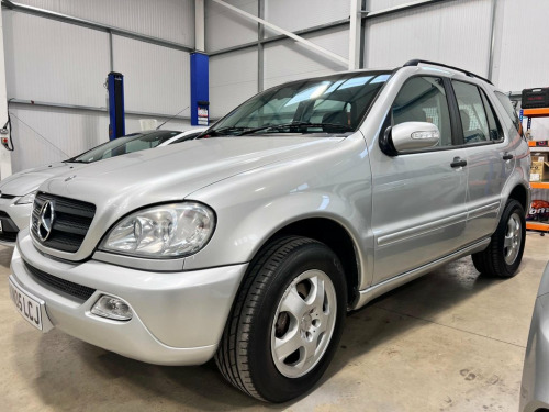 Mercedes-Benz M-Class ML270 2.7 ML270 CDI 5dr 