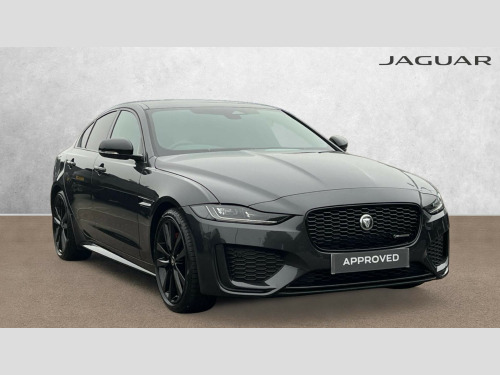 Jaguar XE  2.0 D200 R-Dynamic HSE Black 4