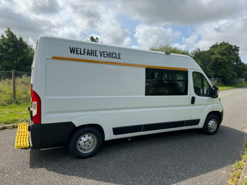 Peugeot Boxer  2.2 BlueHDi 335 Professional Welfare unit