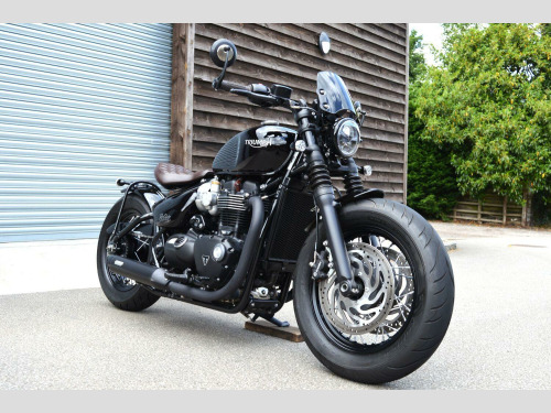 Triumph BONNEVILLE  BOBBER Black 1200HT Motorcycle