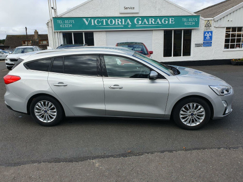 Ford Focus  1.0 T EcoBoost Titanium