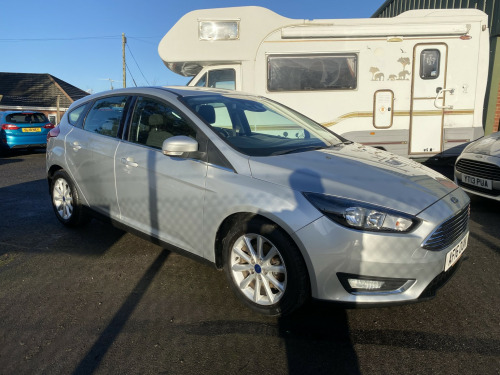Ford Focus  1.0 T EcoBoost Titanium 