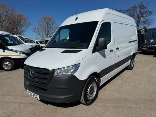 Mercedes-Benz Sprinter  2.0 315 CDI Progressive AUTO MWB RWD 3500KG Towing Capacity