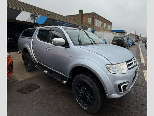 Mitsubishi L200  2.5 DI-D Barbarian Black