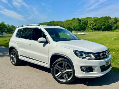 Volkswagen Tiguan  2.0 TDI*4Motion Tech R-Line*2Kys-Xenons-F&R PDC-BT-Dab**STUNNING EXAMPLE BE