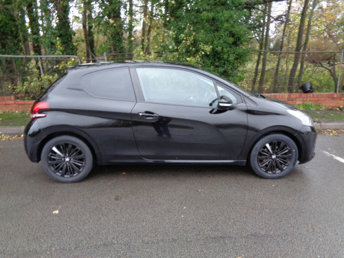 Peugeot 208  1.2 PureTech Black Edition