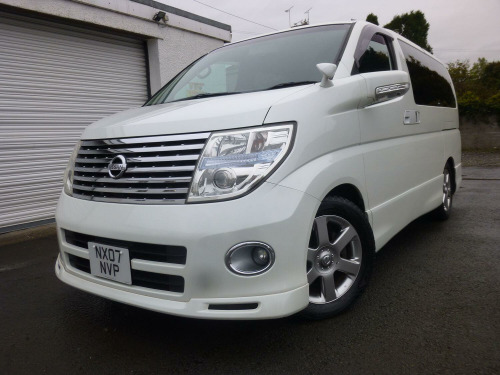 Nissan Elgrand  highway star 2.5 8 seater