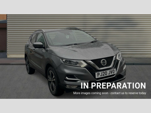 Nissan Qashqai  Nissan Qashqai Hatchback 1.3 DiG-T N-Connecta 5dr [Glass Roof Pack]