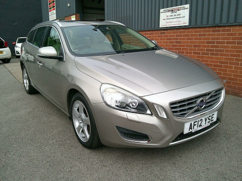 Volvo V60  2.4 D5 SE Lux