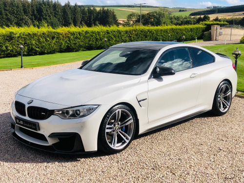 BMW M4  *NEW ARRIVAL* M4 PLATE. MINERAL WHITE, BLACK MERINO, CARBON AERO KIT, AKRAP