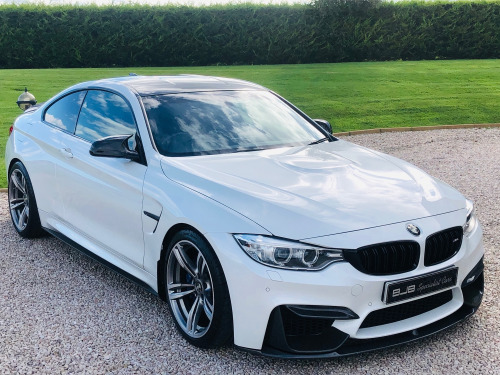 BMW M4  *NEW ARRIVAL* M4 PLATE. MINERAL WHITE, BLACK MERINO, CARBON AERO KIT, AKRAP